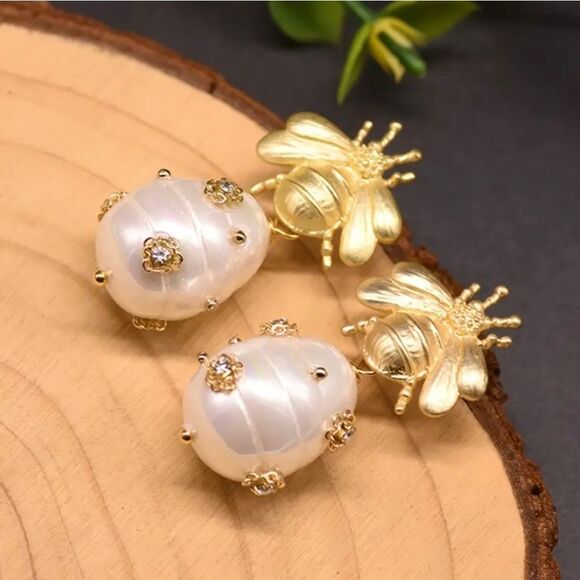 Gorgeous Bee Cultured Baroque Freshwater Pearl Drop Earrings 18k Gold Pl… - Picture 1 of 5